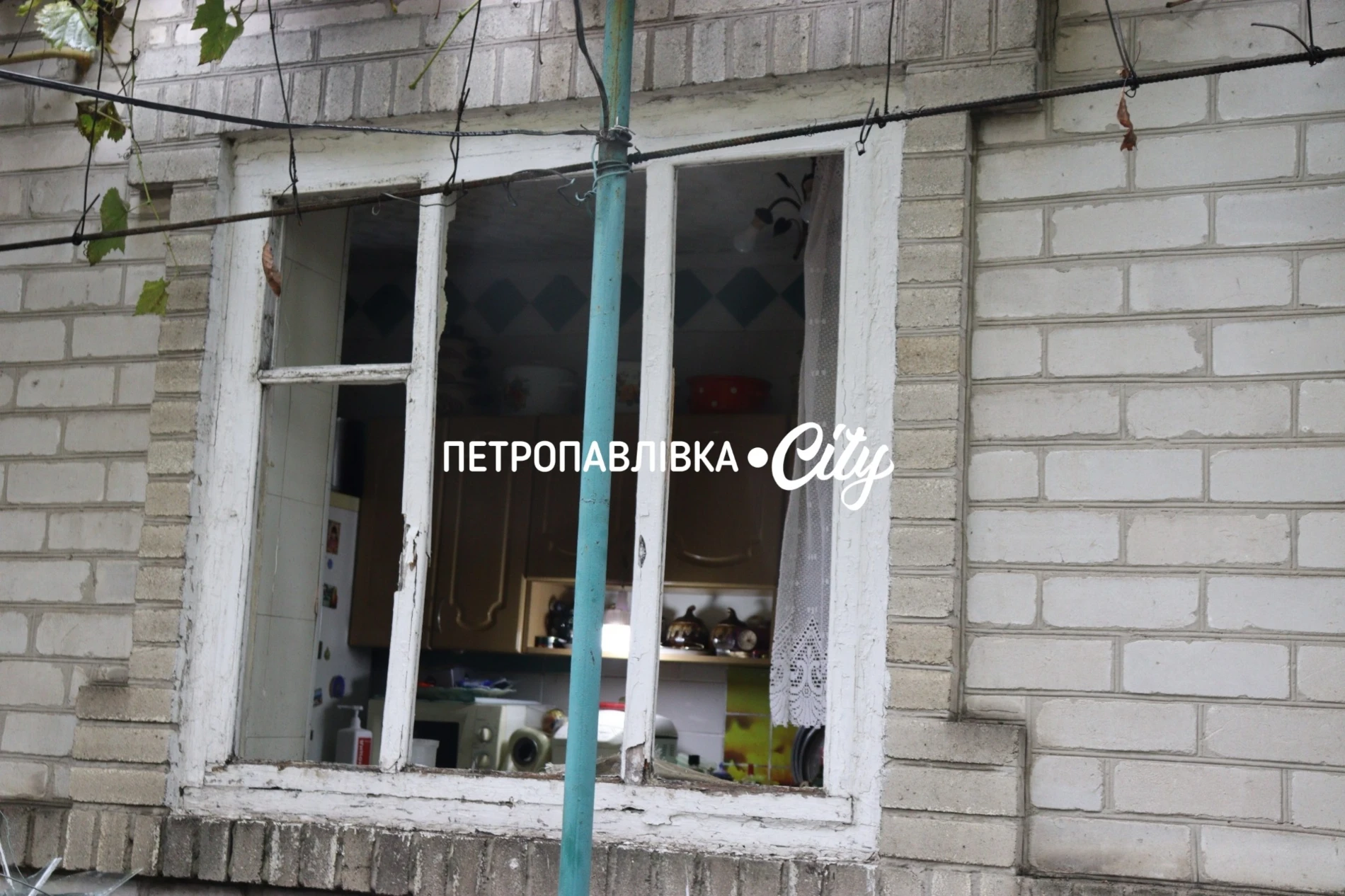 Ніч, після якої не стало будинку: два «Шахеди» вдарили по оселі родини з Петропавлівки (ВІДЕО)