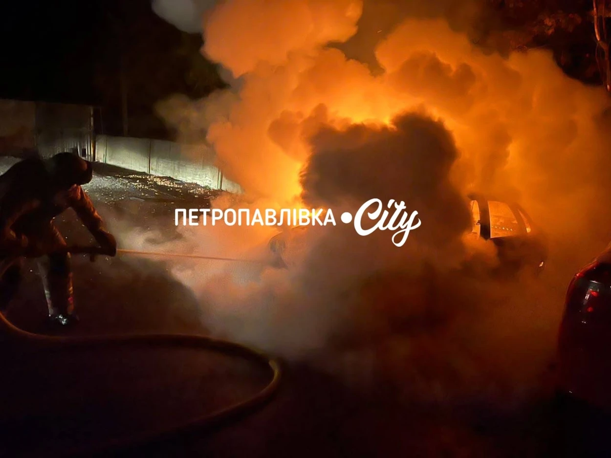 У Петропавлівській громаді FPV-дрон вдарив по авітомобілях на стоянці