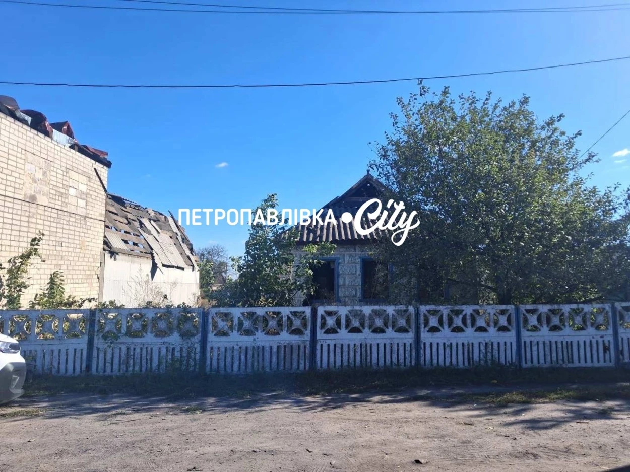 У Миколаївській громаді російські війська вдарили КАБом: зруйновано будинок, пошкоджено ще 15