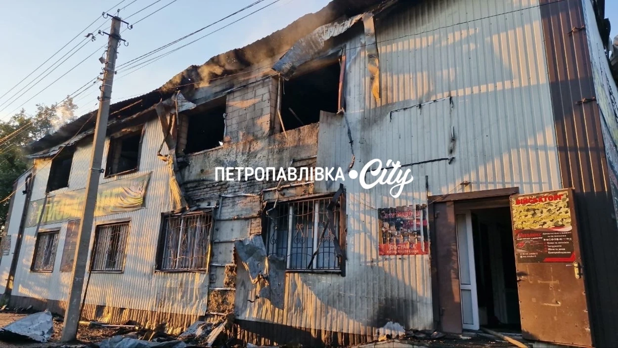 Петропавлівку атакувала російська «Гербера»: вигоріли два магазини (ВІДЕО)