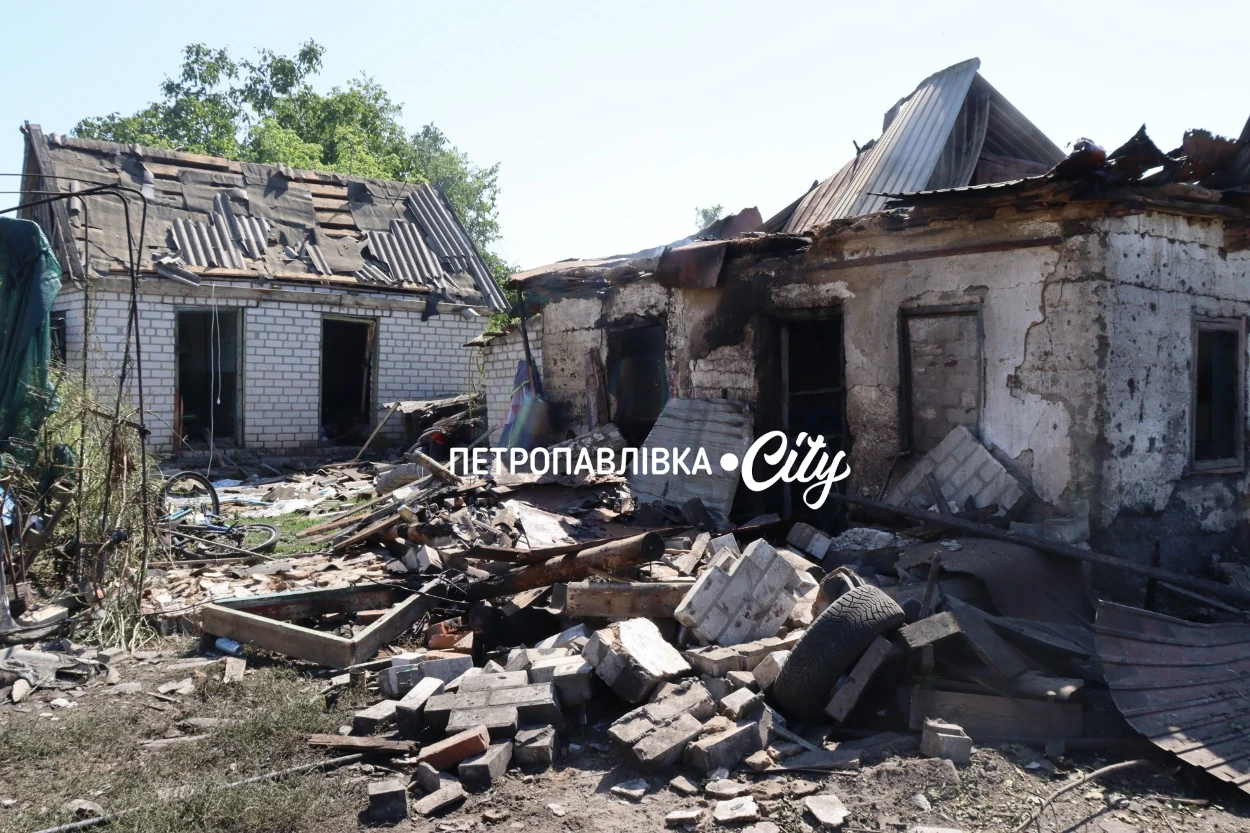 «Залишилися в спідньому»: у Самарському «Шахед» знищив будинок родини (ВІДЕО)
