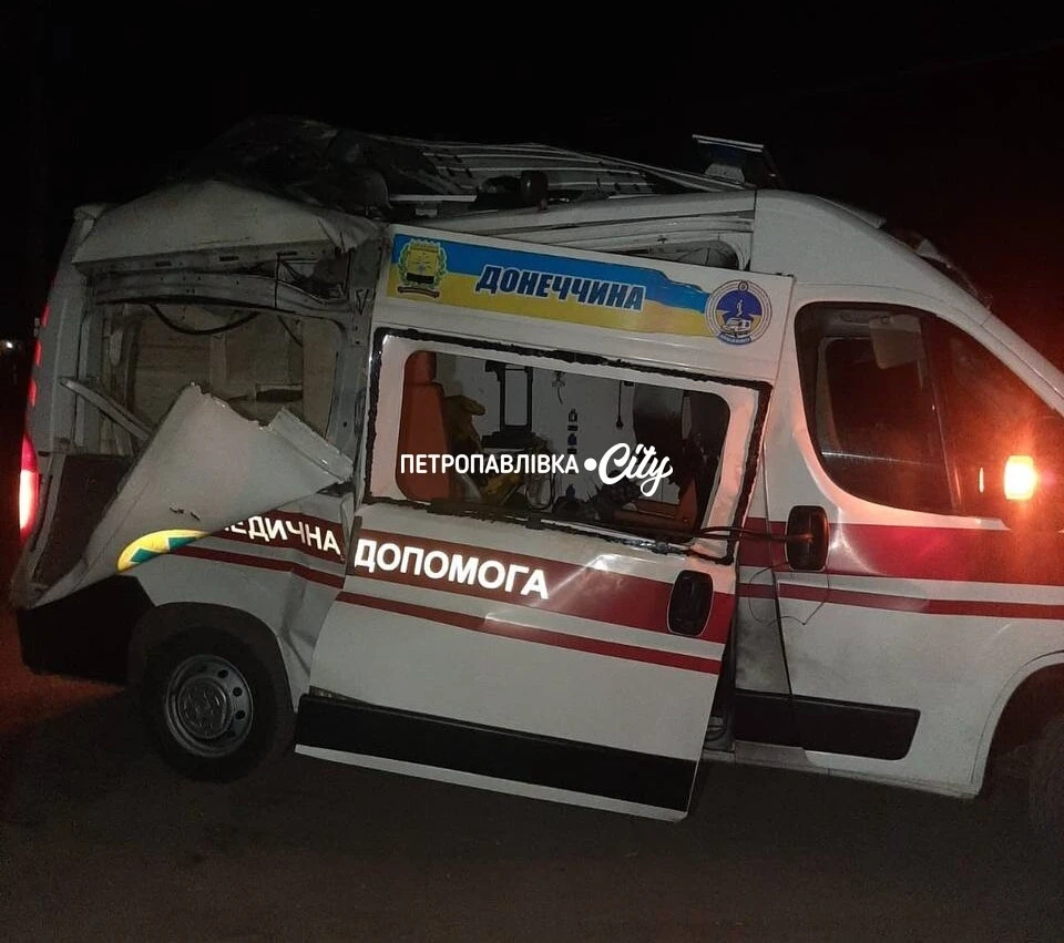 Росіяни атакували карету швидкої допомоги біля села Лугове: поранені двоє медикинь