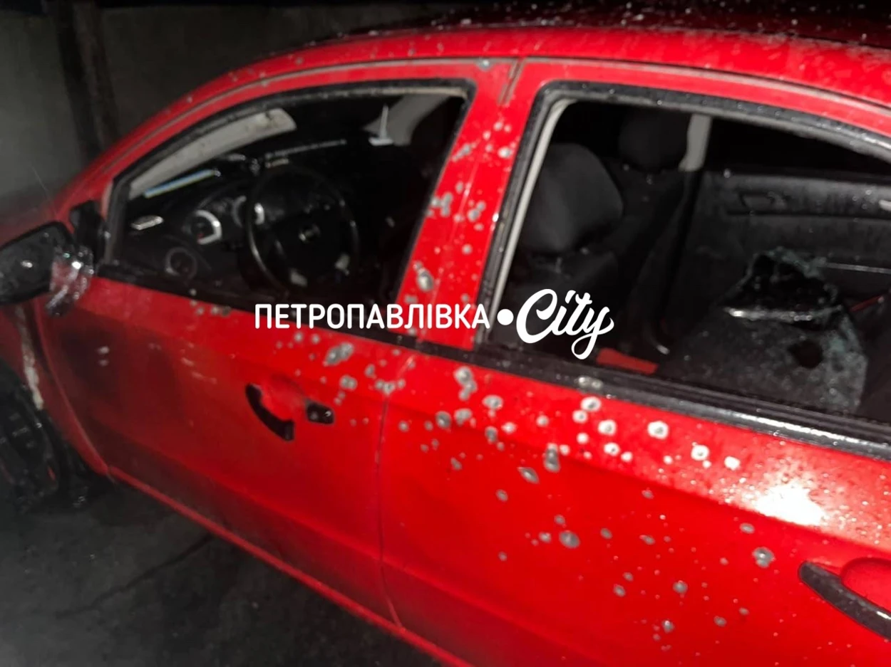 У Петропавлівській громаді FPV-дрон вдарив по авітомобілях на стоянці