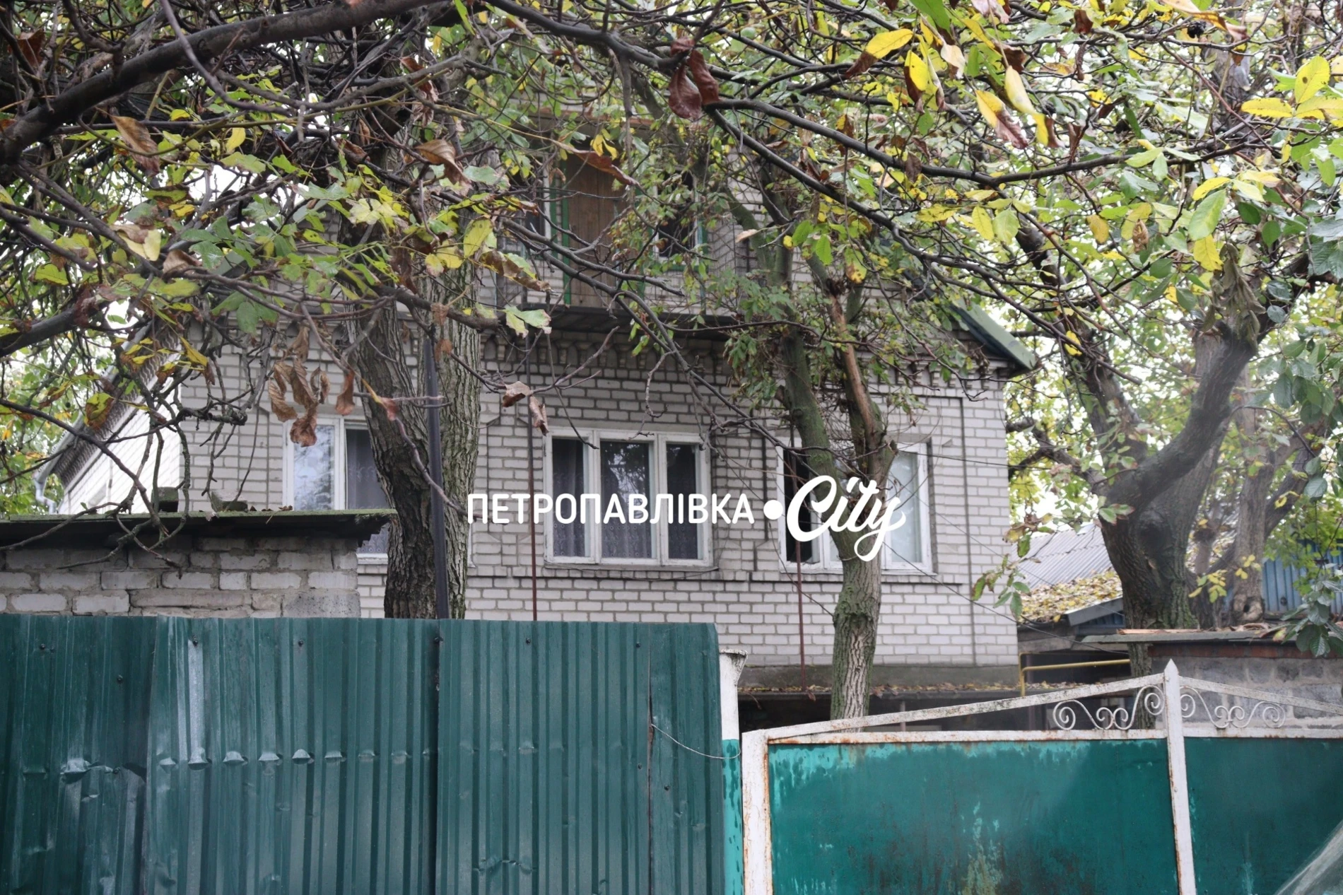 Ніч, після якої не стало будинку: два «Шахеди» вдарили по оселі родини з Петропавлівки (ВІДЕО)