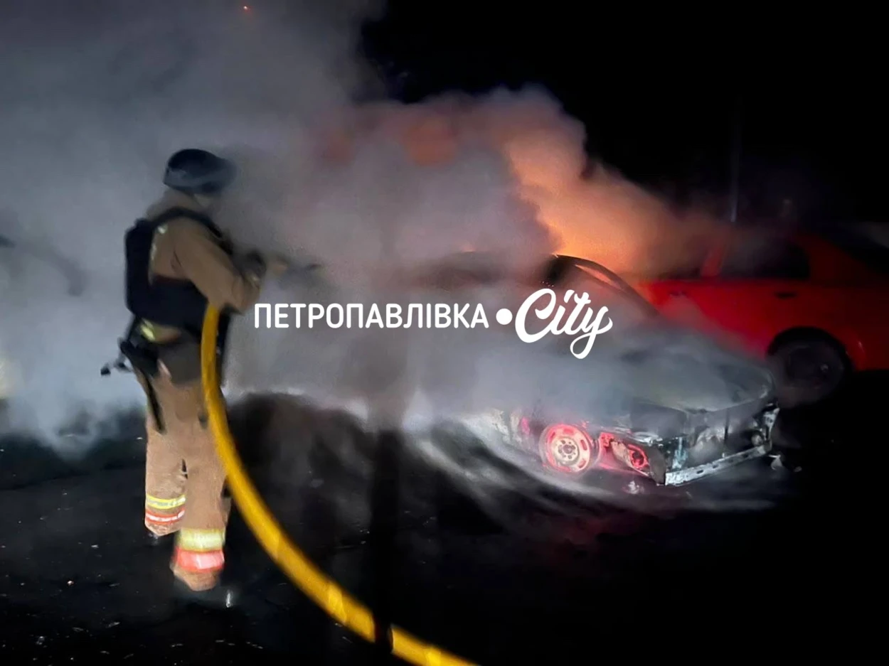 У Петропавлівській громаді FPV-дрон вдарив по авітомобілях на стоянці