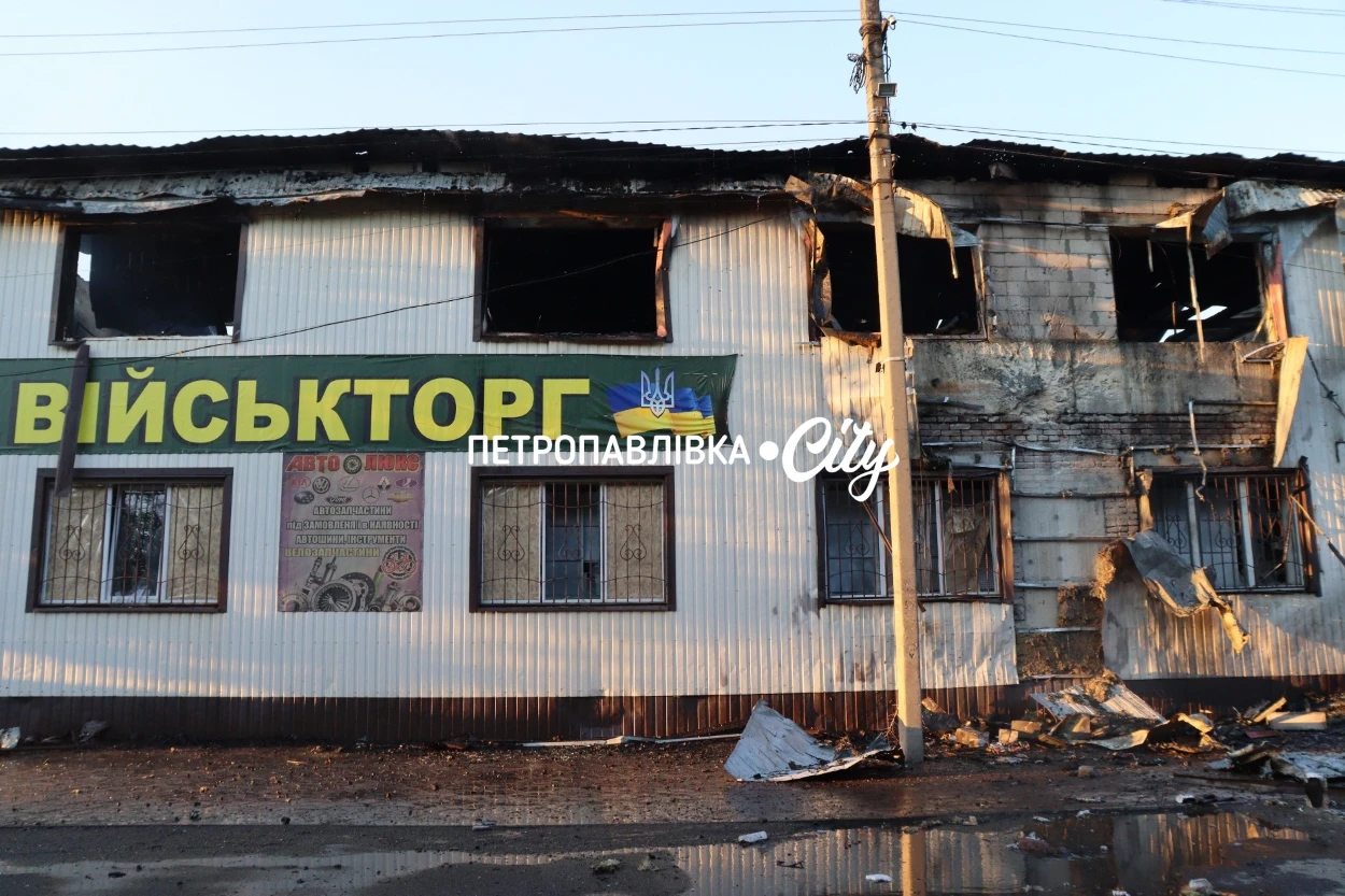 Петропавлівку атакувала російська «Гербера»: вигоріли два магазини (ВІДЕО)
