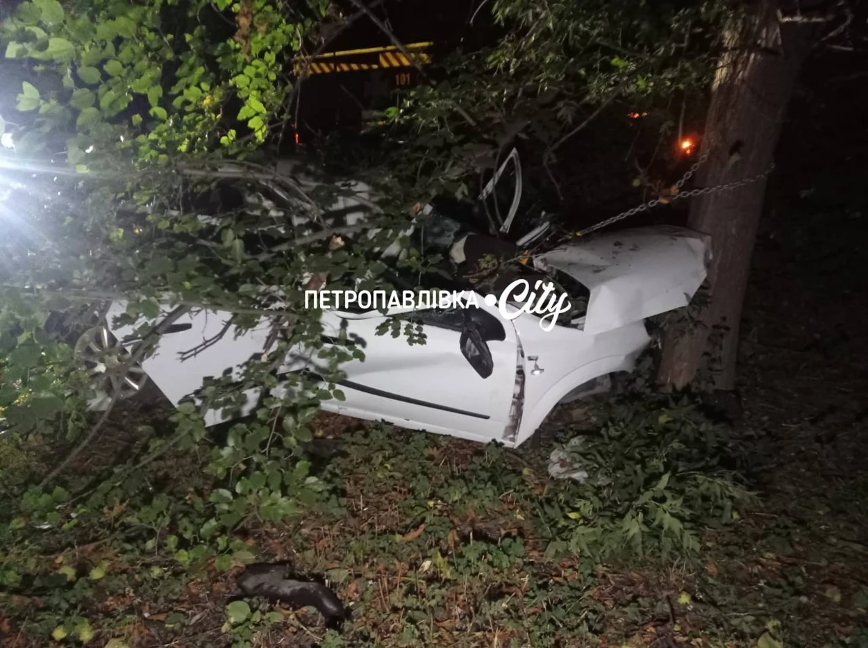 У Петропавлівці 20-річний водій загинув у ДТП