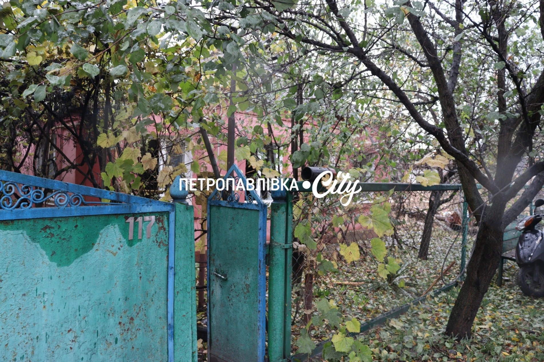 Ніч, після якої не стало будинку: два «Шахеди» вдарили по оселі родини з Петропавлівки (ВІДЕО)