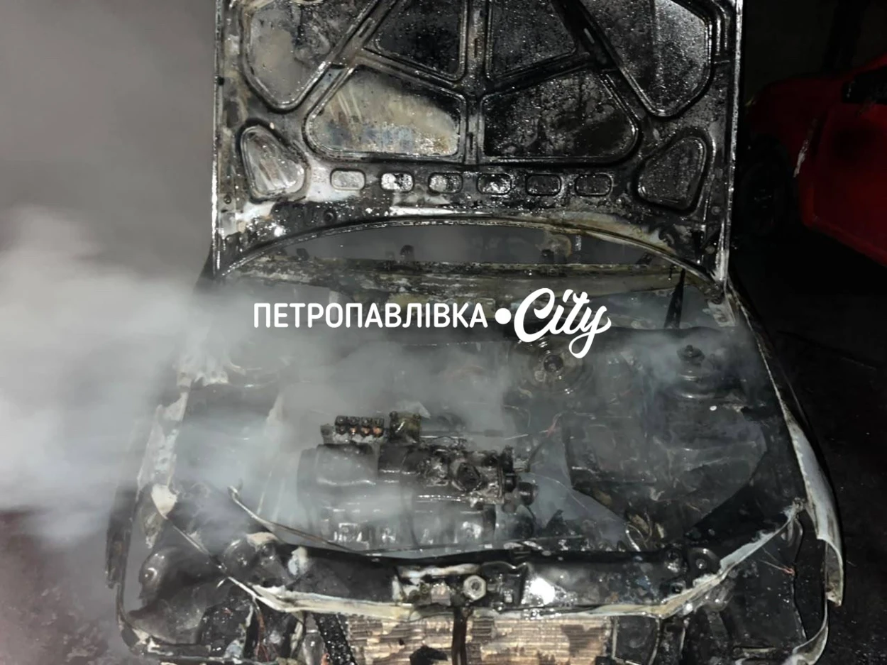 У Петропавлівській громаді FPV-дрон вдарив по авітомобілях на стоянці