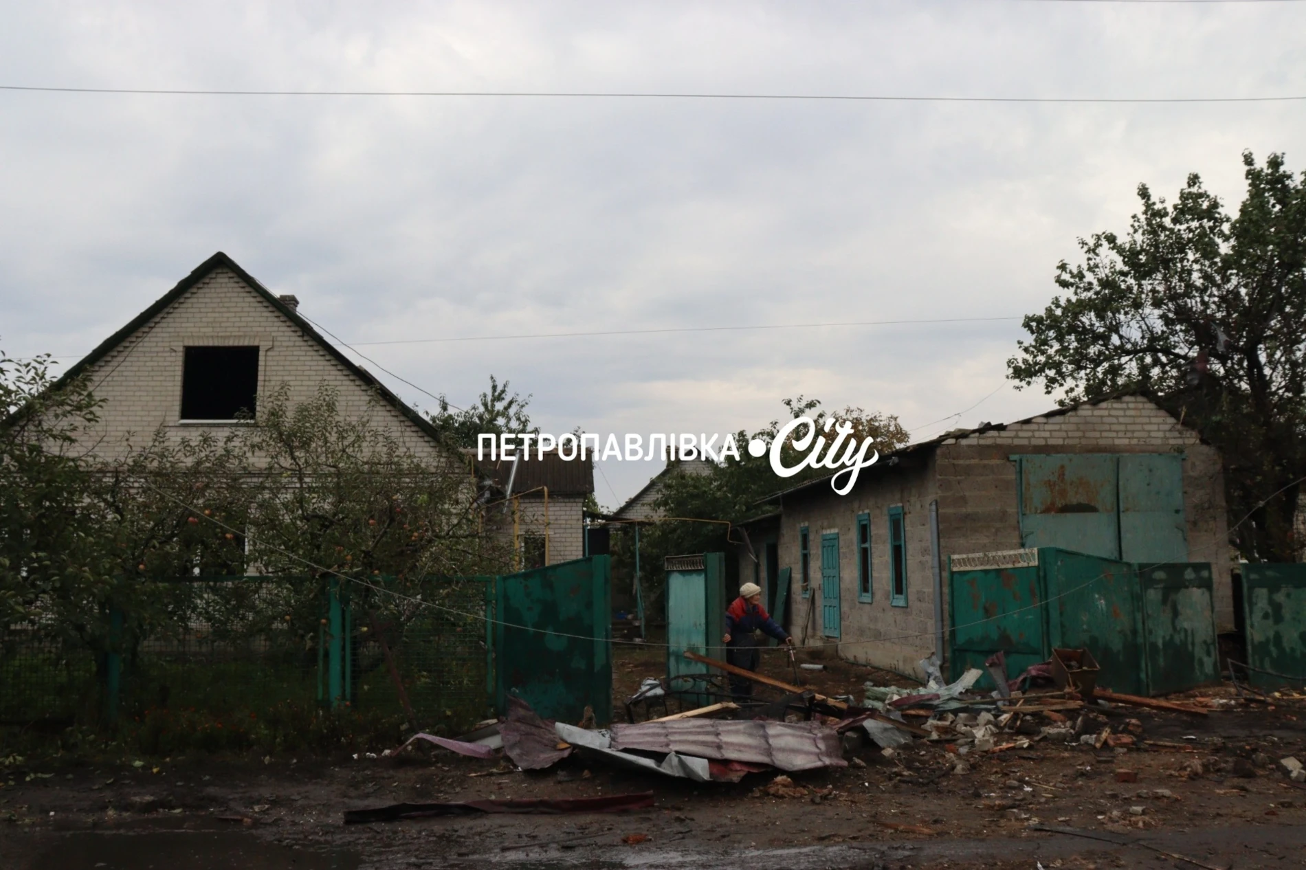 Ніч, після якої не стало будинку: два «Шахеди» вдарили по оселі родини з Петропавлівки (ВІДЕО)