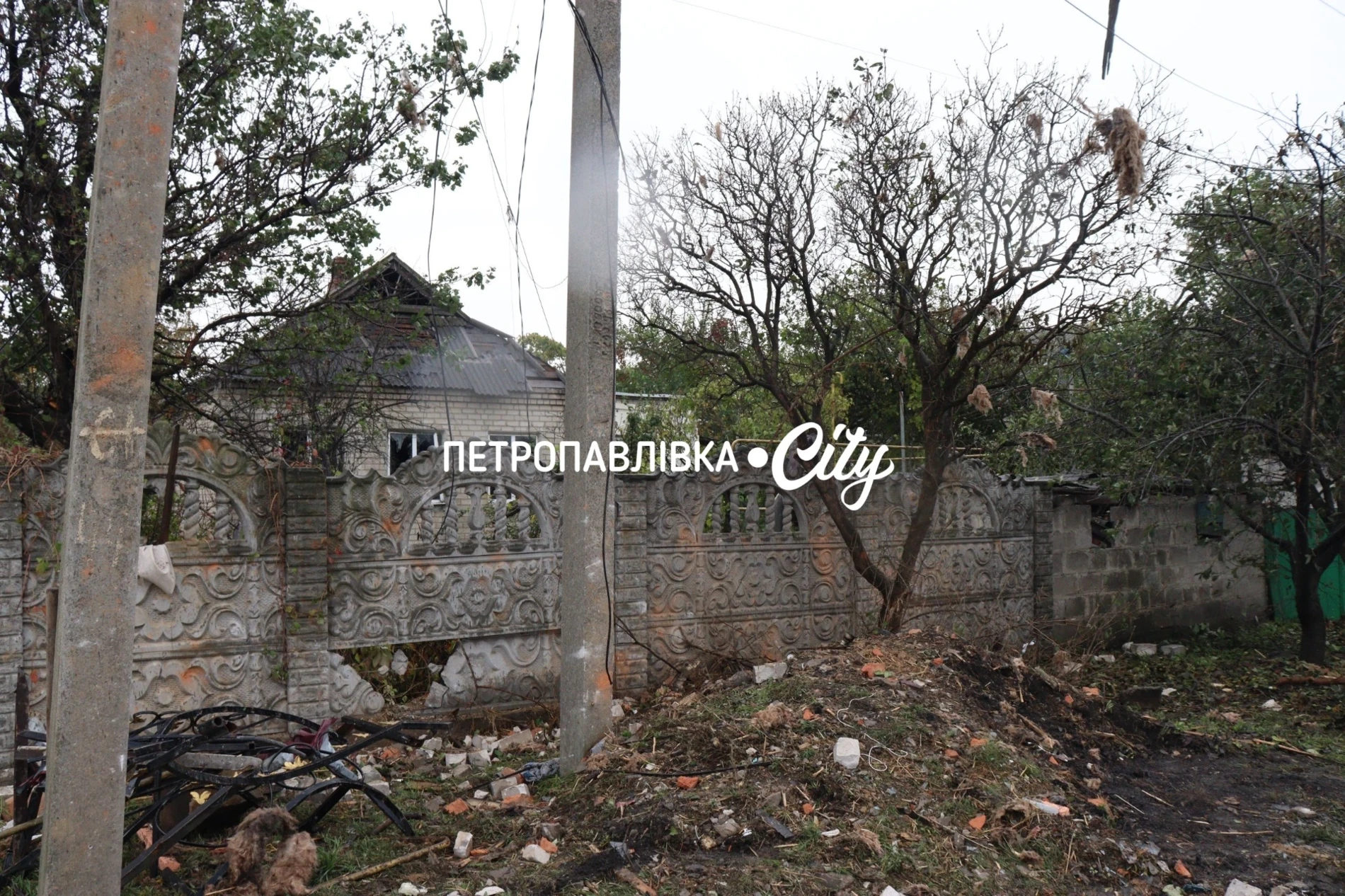 Ніч, після якої не стало будинку: два «Шахеди» вдарили по оселі родини з Петропавлівки (ВІДЕО)