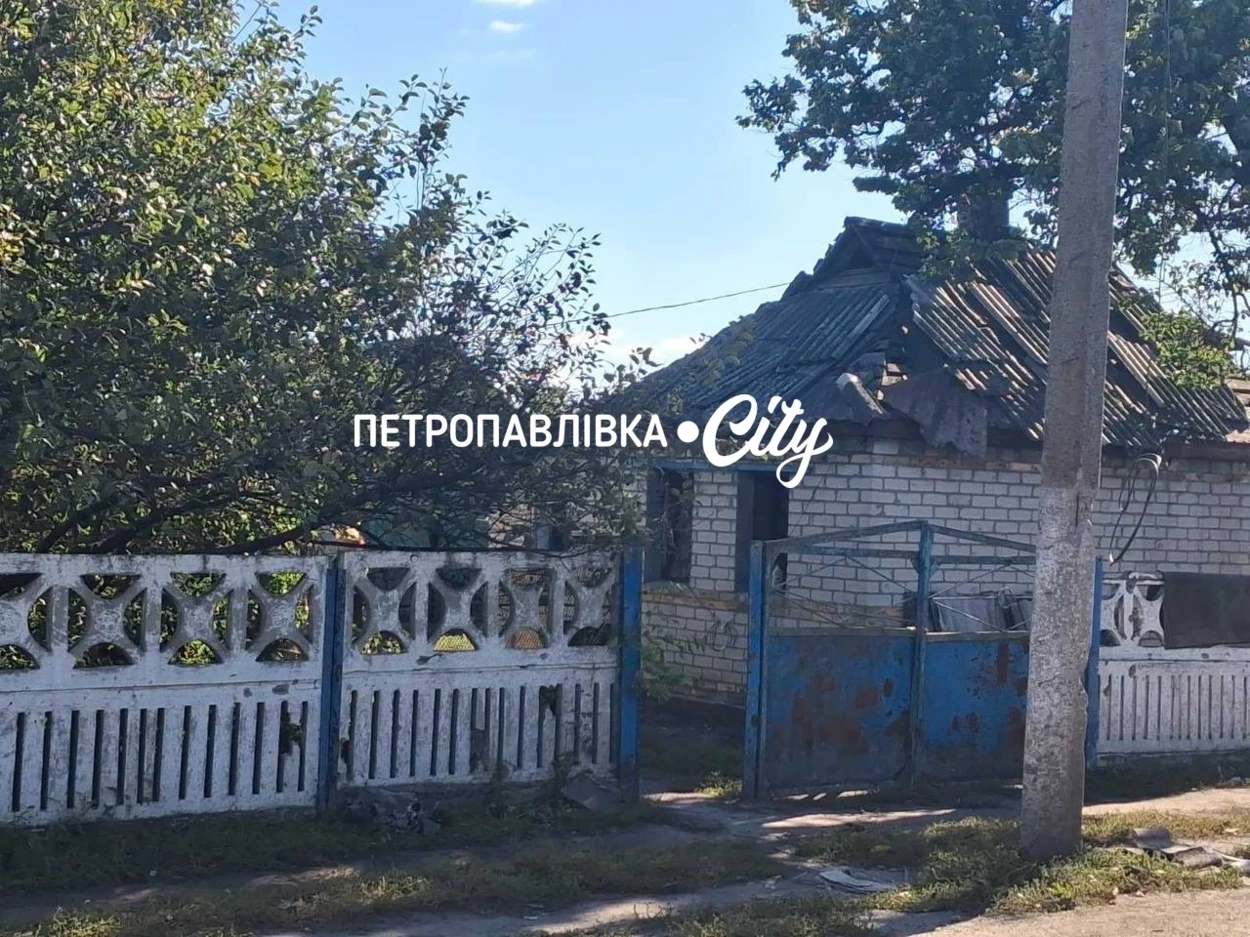 У Миколаївській громаді російські війська вдарили КАБом: зруйновано будинок, пошкоджено ще 15
