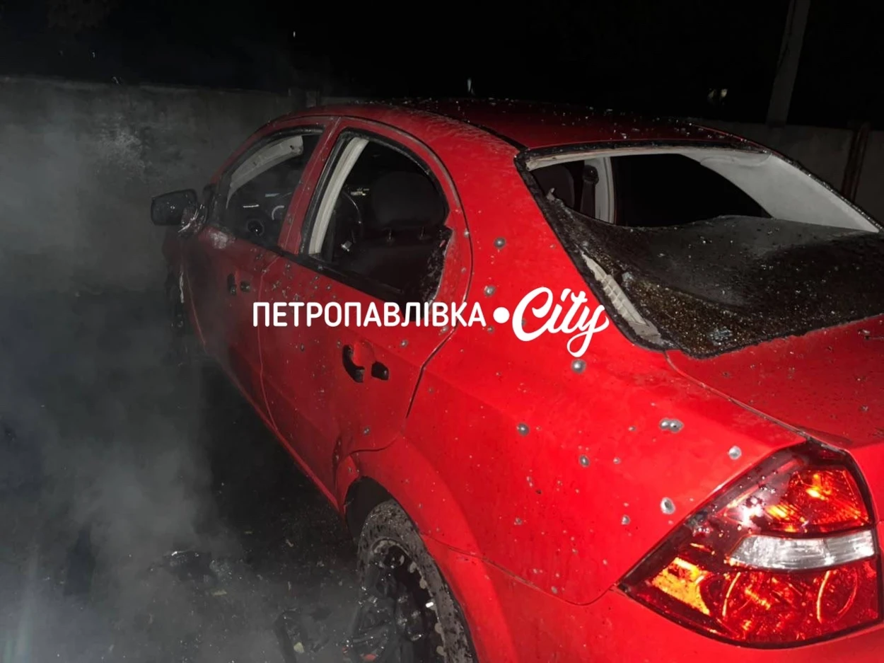 У Петропавлівській громаді FPV-дрон вдарив по авітомобілях на стоянці