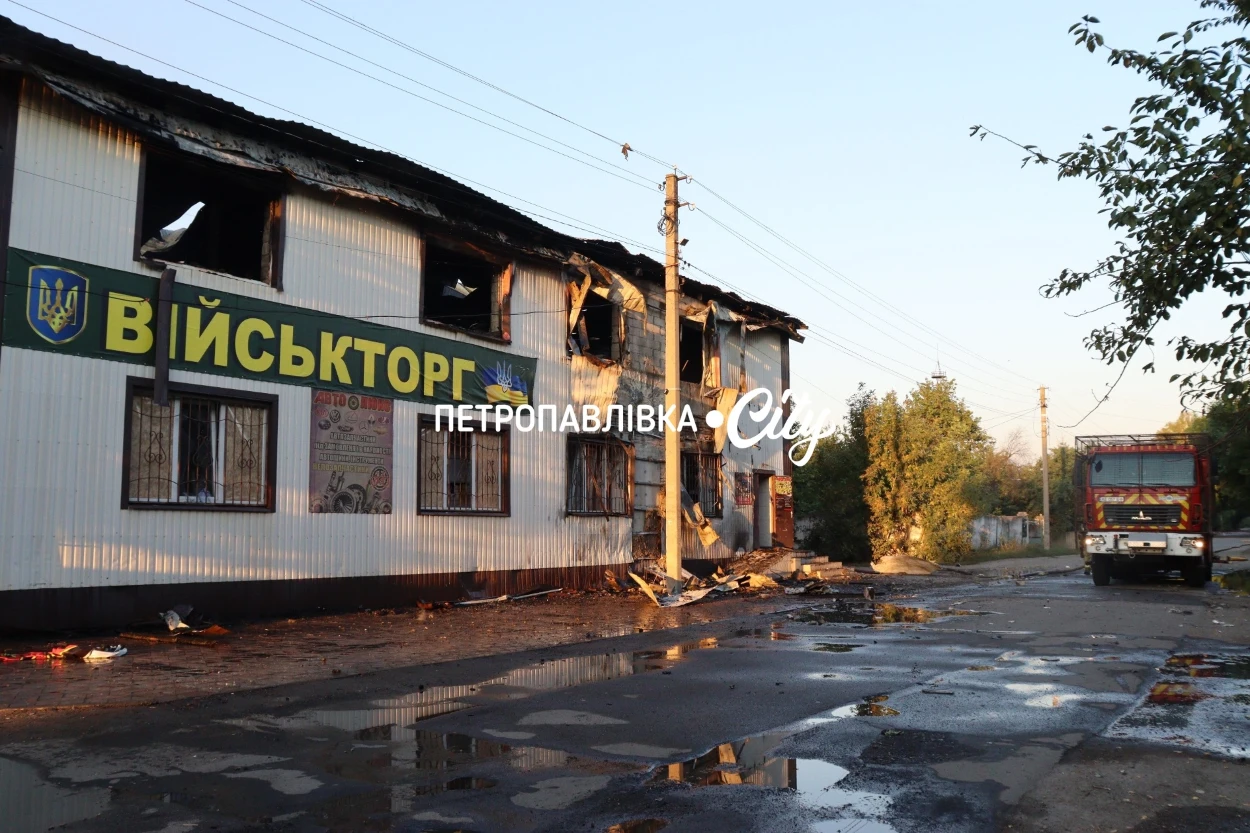 Петропавлівку атакувала російська «Гербера»: вигоріли два магазини (ВІДЕО)