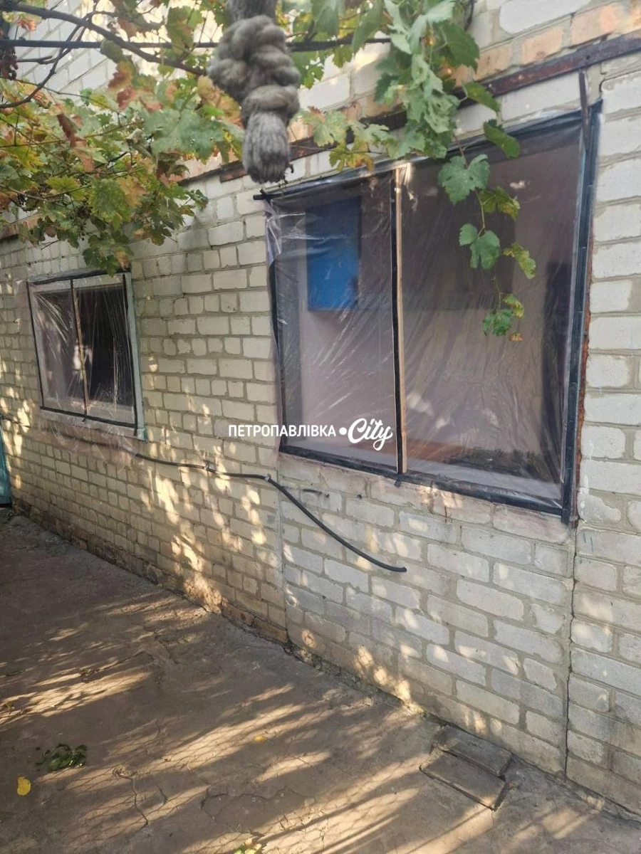 У Дмитрівці ворожий безпілотник пошкодив два будинки
