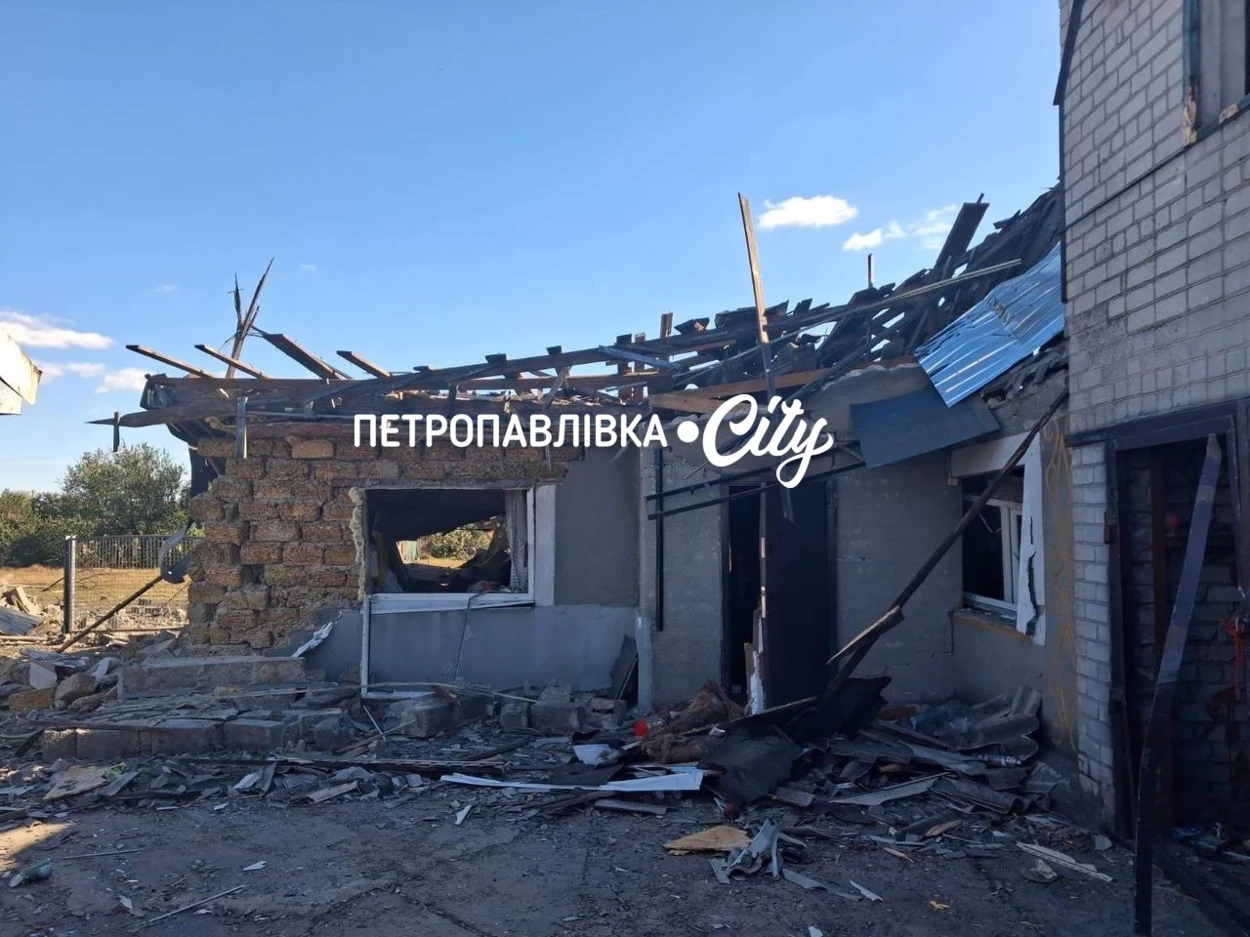 У Миколаївській громаді російські війська вдарили КАБом: зруйновано будинок, пошкоджено ще 15