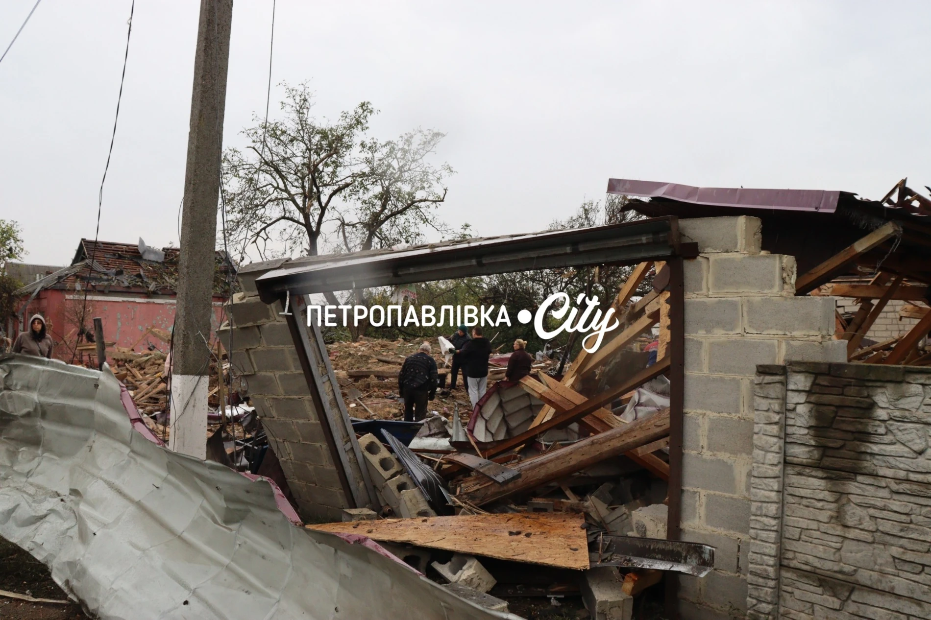 Ніч, після якої не стало будинку: два «Шахеди» вдарили по оселі родини з Петропавлівки (ВІДЕО)