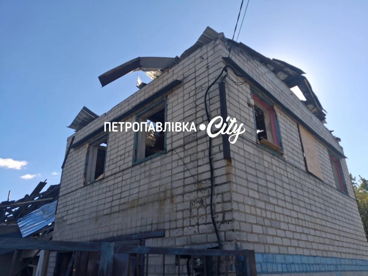 У Миколаївській громаді російські війська вдарили КАБом: зруйновано будинок, пошкоджено ще 15