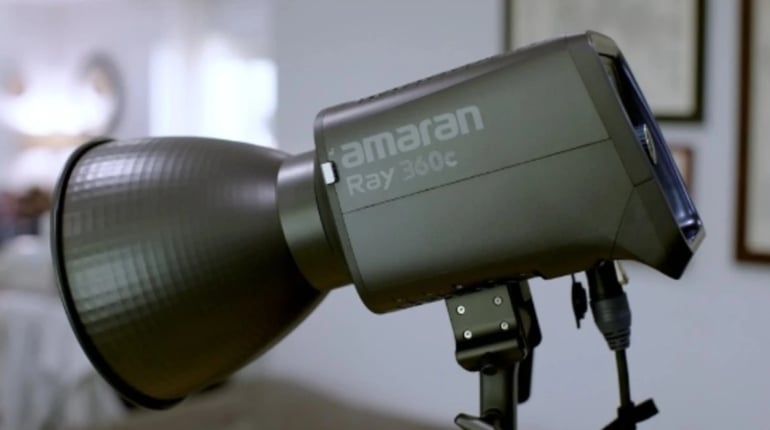 Огляд Amaran Ray 360c: можливості OmniColor та порівняння з Godox LA300R