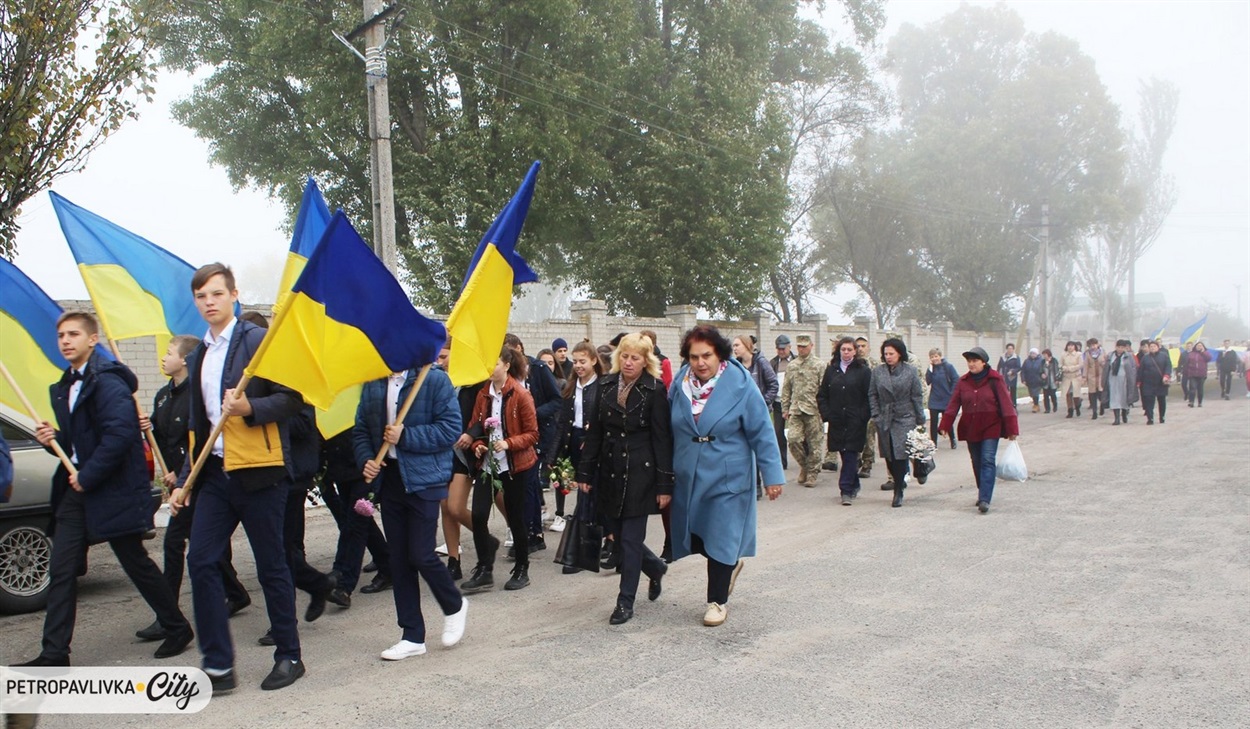 Пройшли до центрального стадіону селища