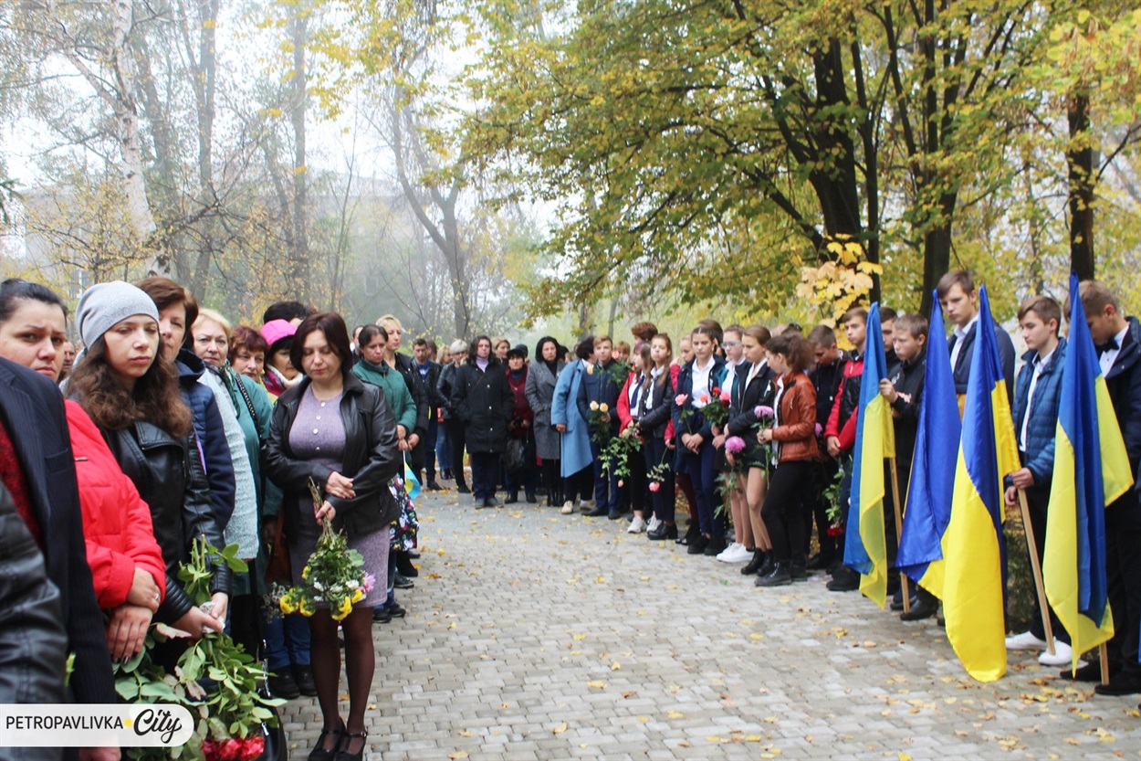 Алеєю Слави вишикувалися присутні