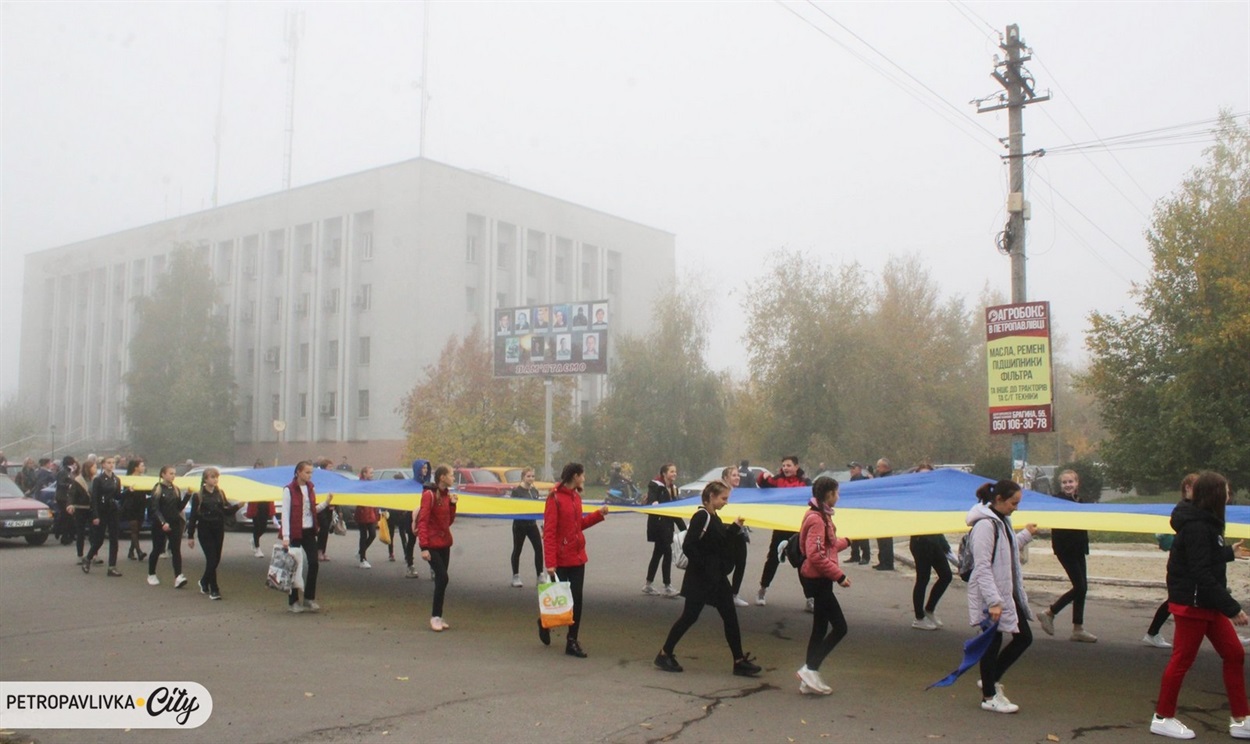 Пройшли до центрального стадіону селища