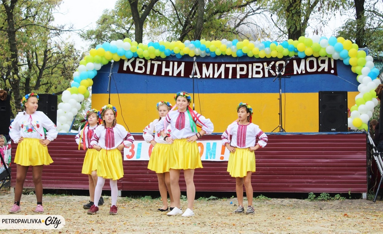 Веселий таночок на тематику українських пісень