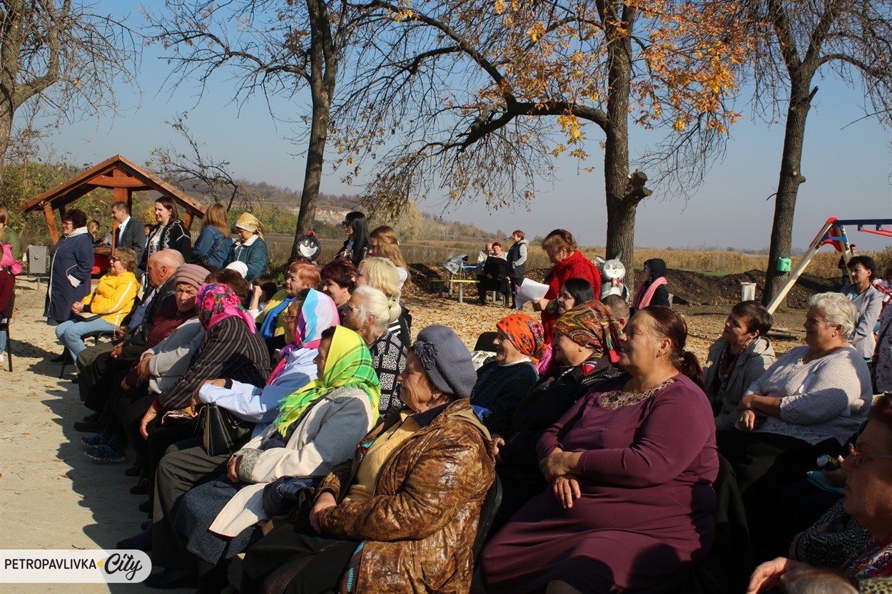 Жителі та гості громади