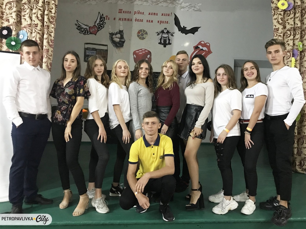 Одинадцятикласники на вечірці представляли блогерів