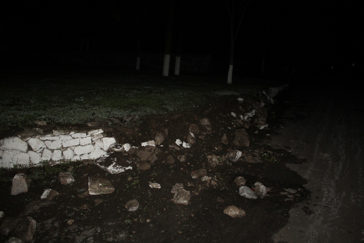 Зруйнований паркан