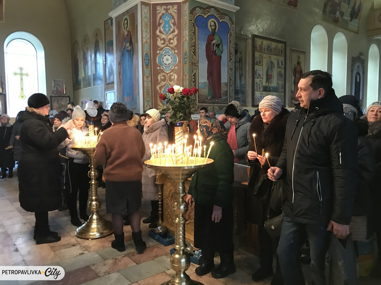 У Свято-Петропавлівському храмі святкова служба