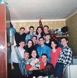 У гуртожитку