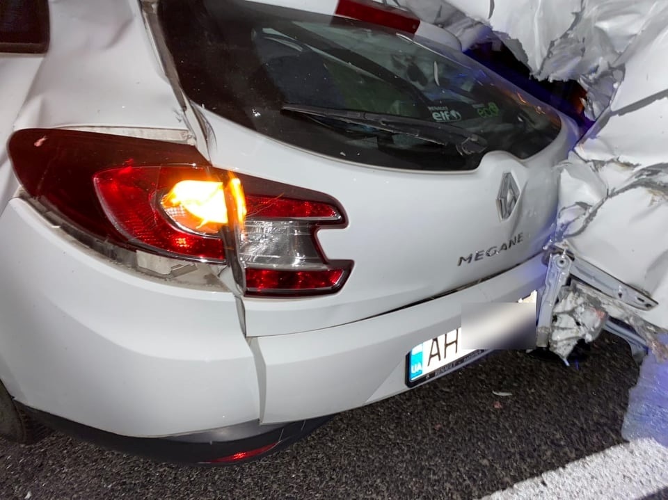 Автомобіль має донецькі номерні знаки