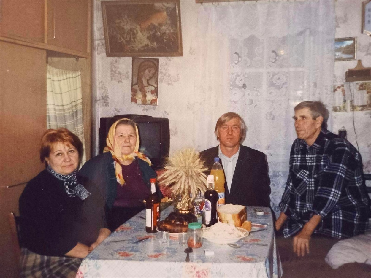 На фото: вечеря в селі Росішки (спогади).