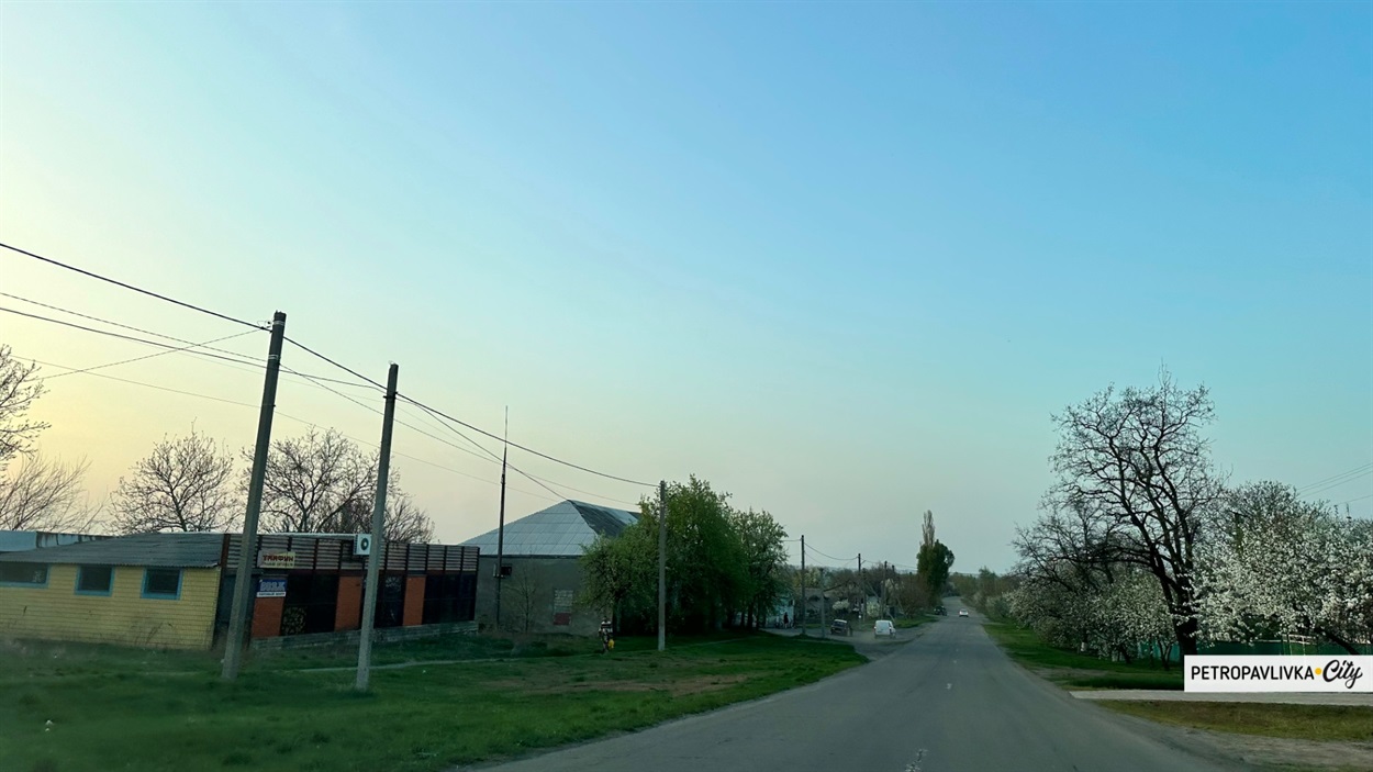 Вулиця Шкільна у Петропавлівці
