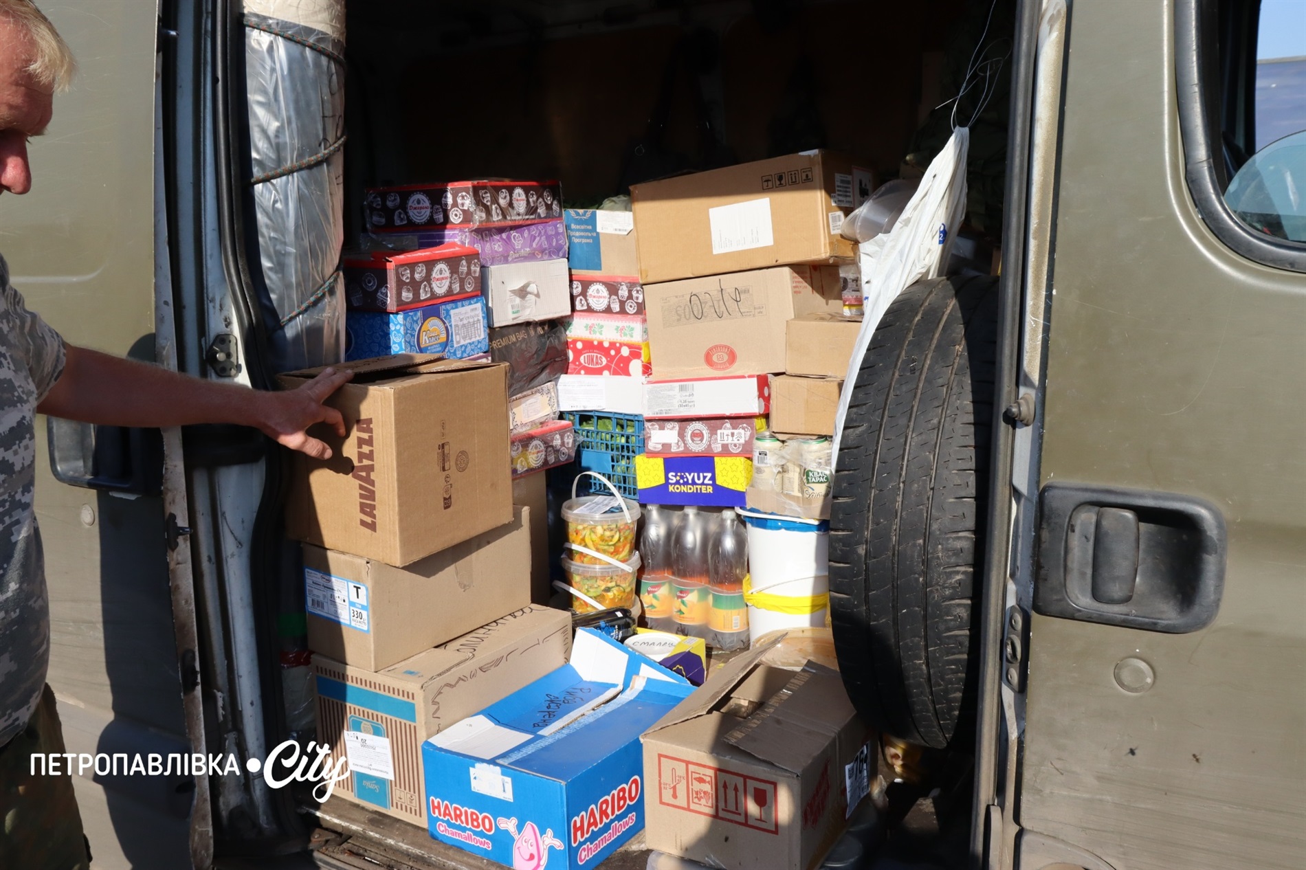 «Ні дня без борщику та пиріжка для ЗСУ»: волонтерки з Миколаївки й їх особлива місія