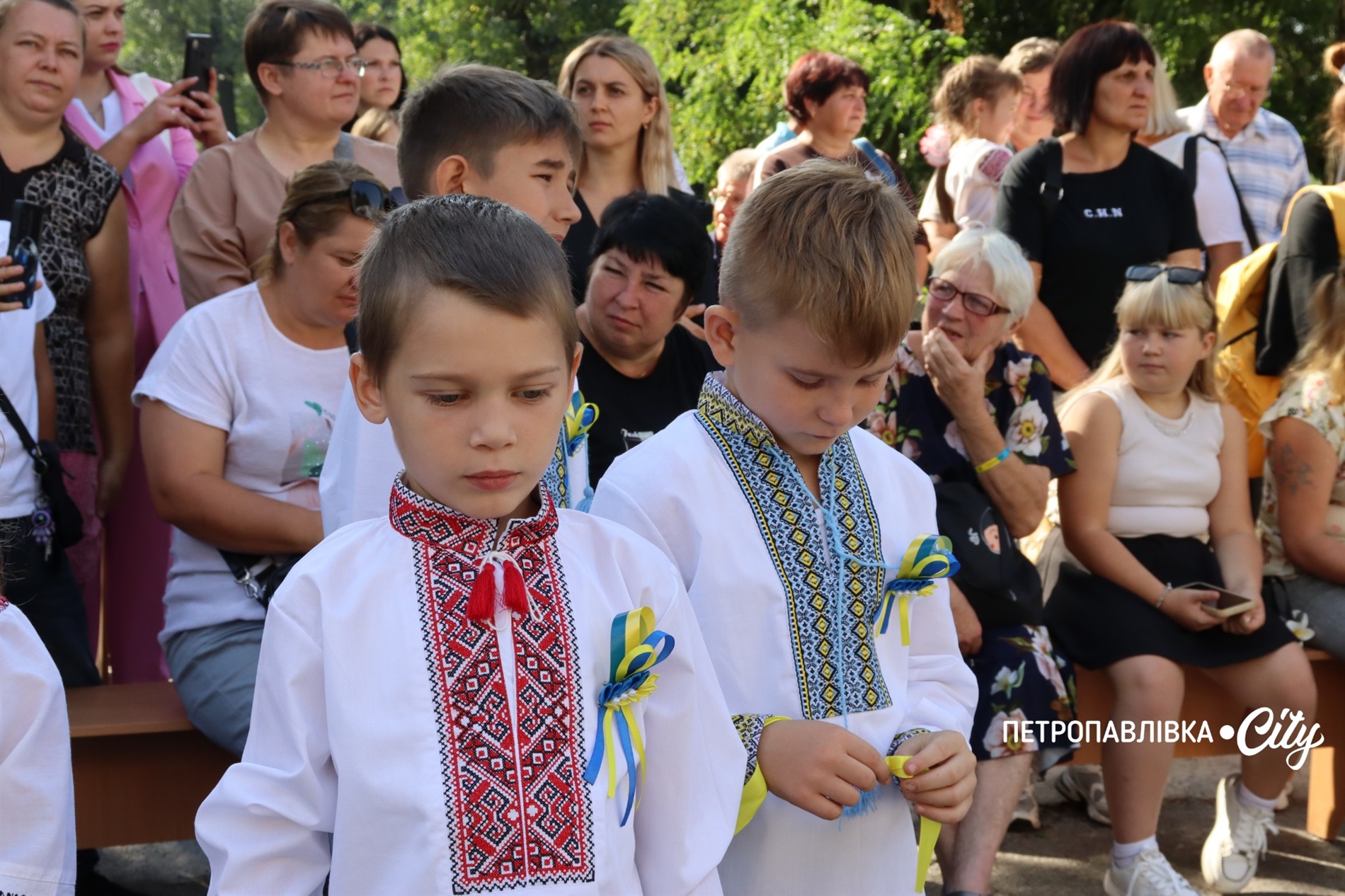 Свято Першого дзвоника у Миколаївській громаді: ювілеї шкіл, солідні подарунки та надія на Перемогу
