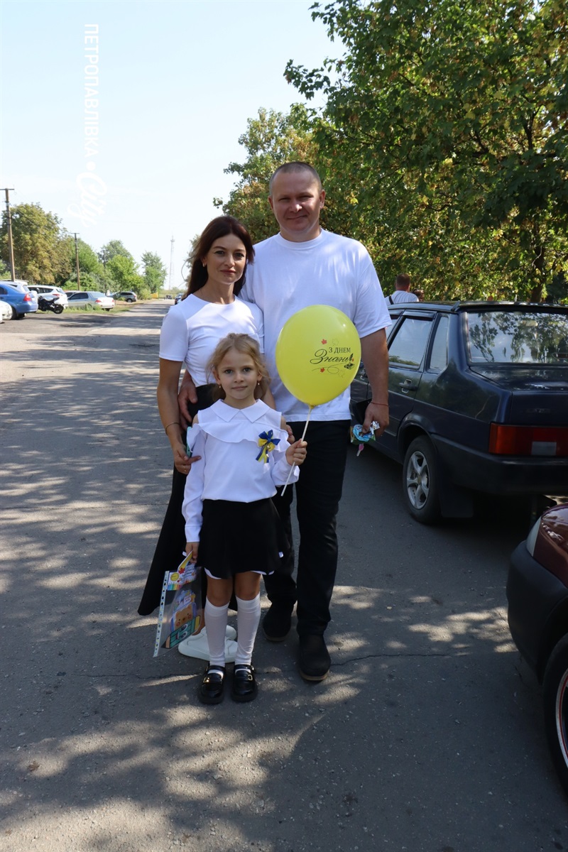 Свято Першого дзвоника у Миколаївській громаді: ювілеї шкіл, солідні подарунки та надія на Перемогу