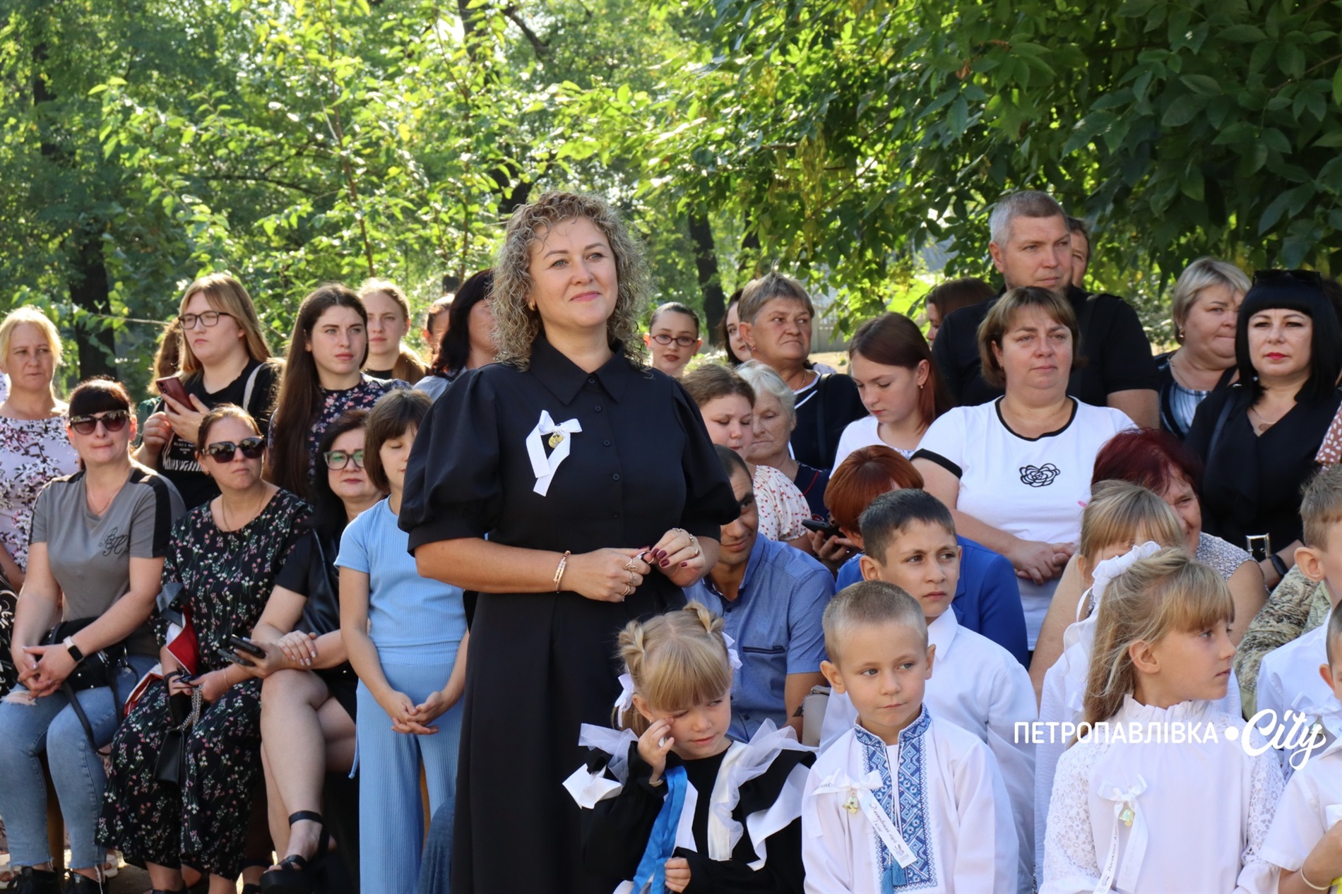 Свято Першого дзвоника у Миколаївській громаді: ювілеї шкіл, солідні подарунки та надія на Перемогу