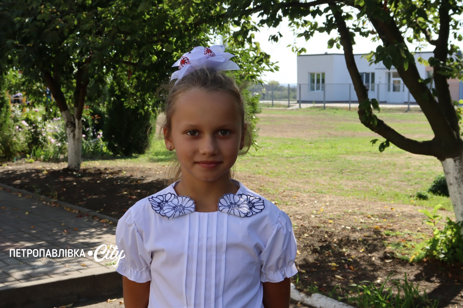 Свято Першого дзвоника у Миколаївській громаді: ювілеї шкіл, солідні подарунки та надія на Перемогу
