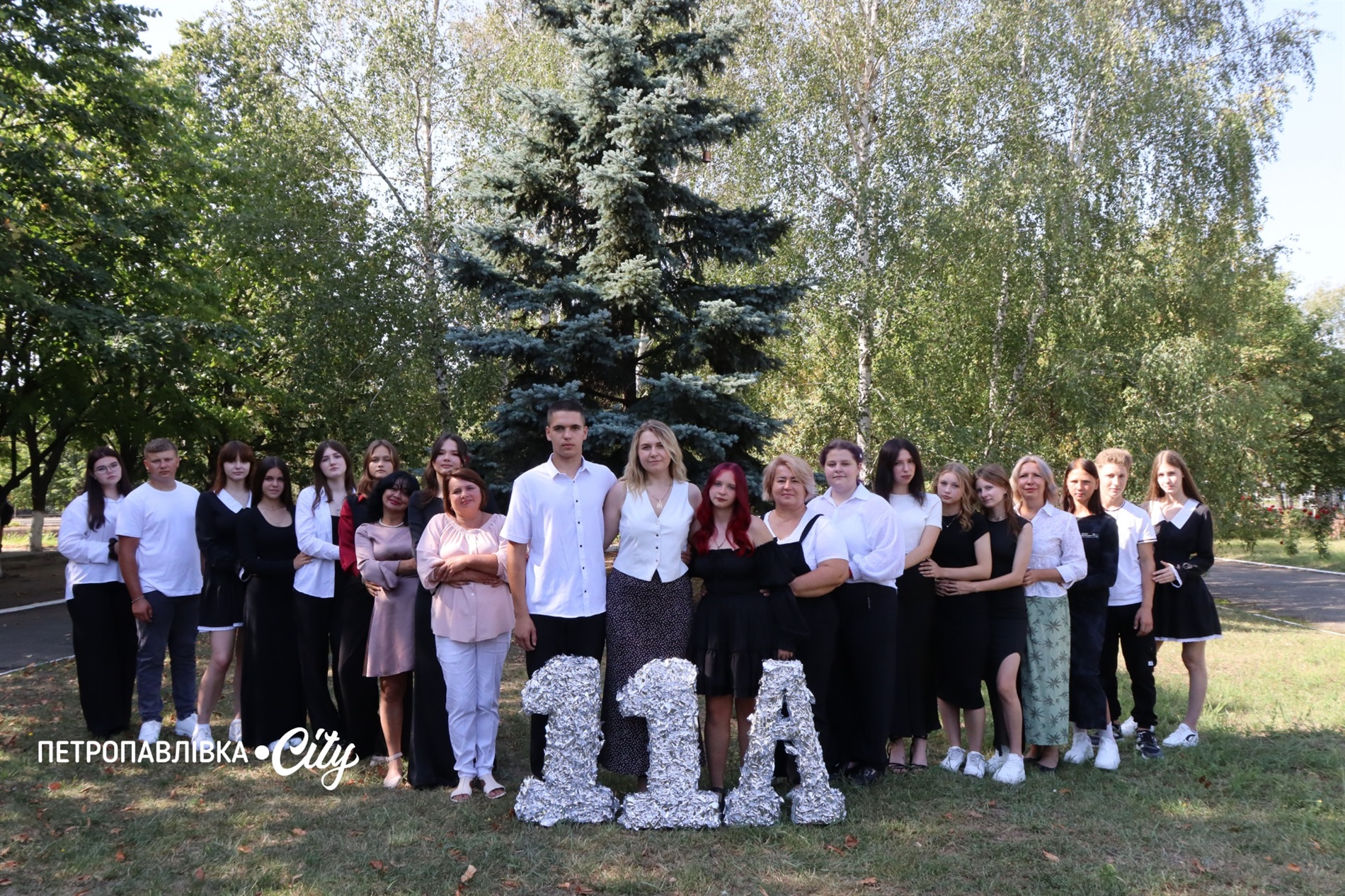 Свято Першого дзвоника у Миколаївській громаді: ювілеї шкіл, солідні подарунки та надія на Перемогу
