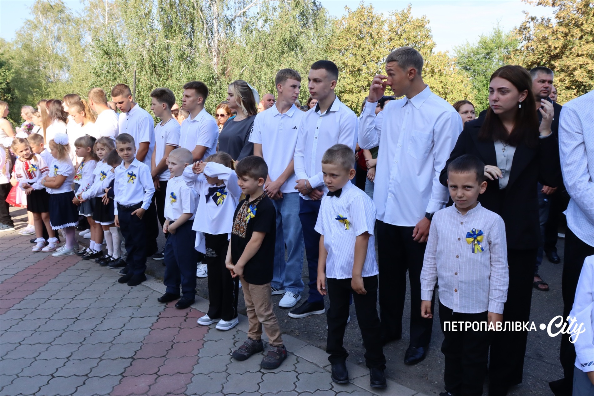 Свято Першого дзвоника у Миколаївській громаді: ювілеї шкіл, солідні подарунки та надія на Перемогу