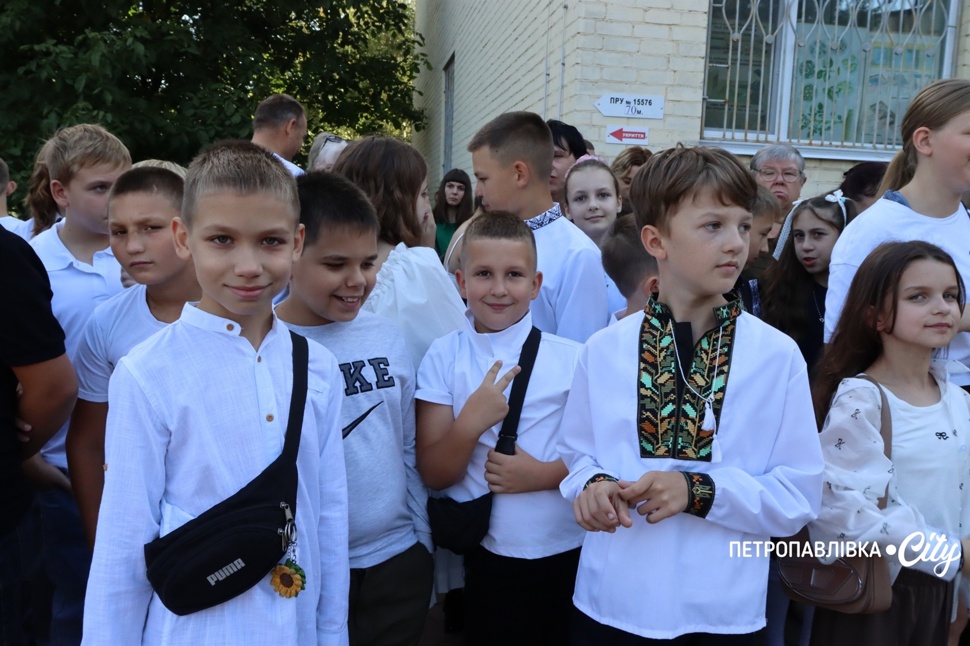 Свято Першого дзвоника у Миколаївській громаді: ювілеї шкіл, солідні подарунки та надія на Перемогу