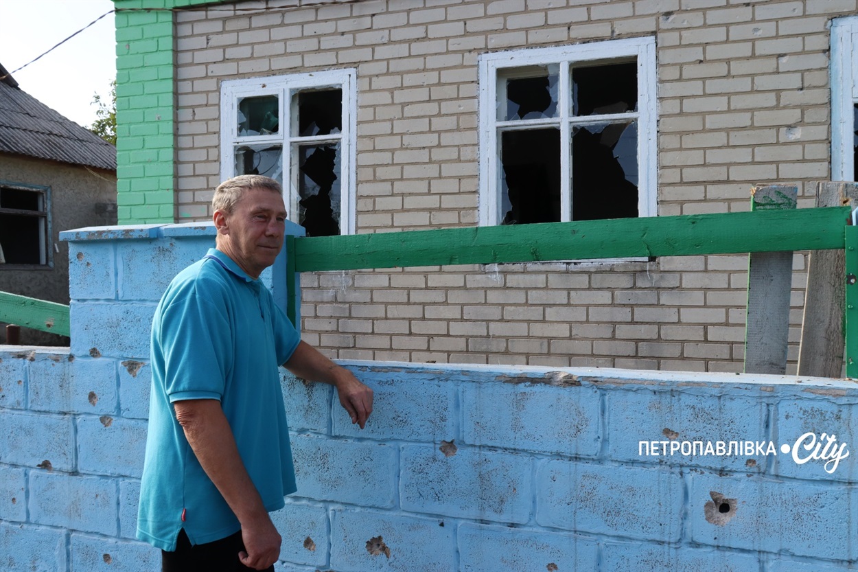 Ворог б’є дронами Петропавлівську громаду: під вогнем автівки та карета швидкої допомоги (ВІДЕО)