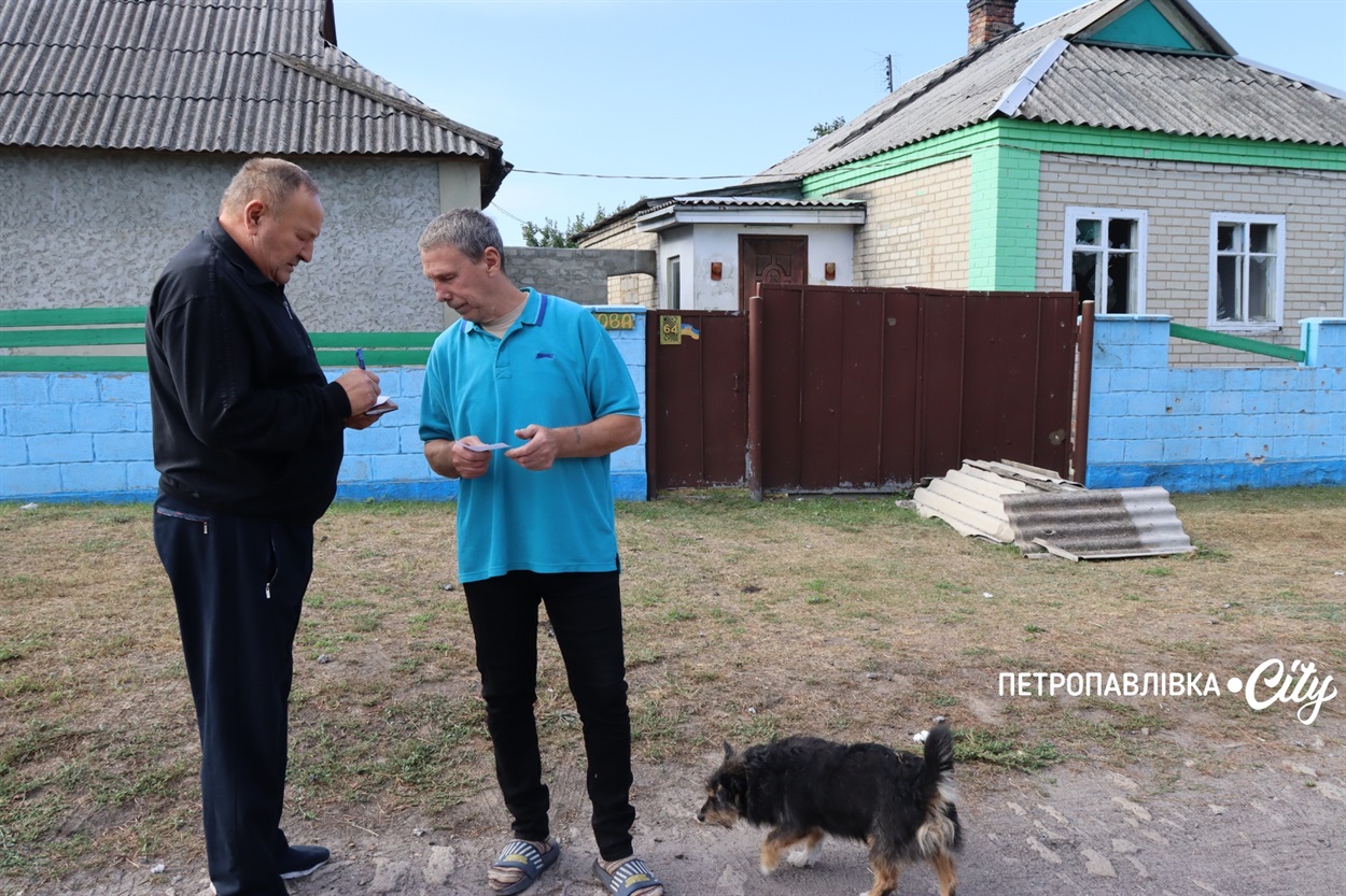 Ворог б’є дронами Петропавлівську громаду: під вогнем автівки та карета швидкої допомоги (ВІДЕО)