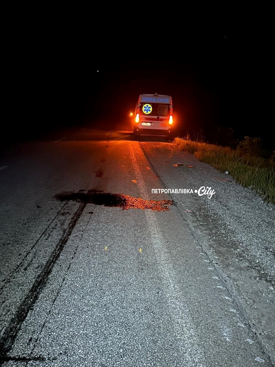 Ворог б’є дронами Петропавлівську громаду: під вогнем автівки та карета швидкої допомоги (ВІДЕО)
