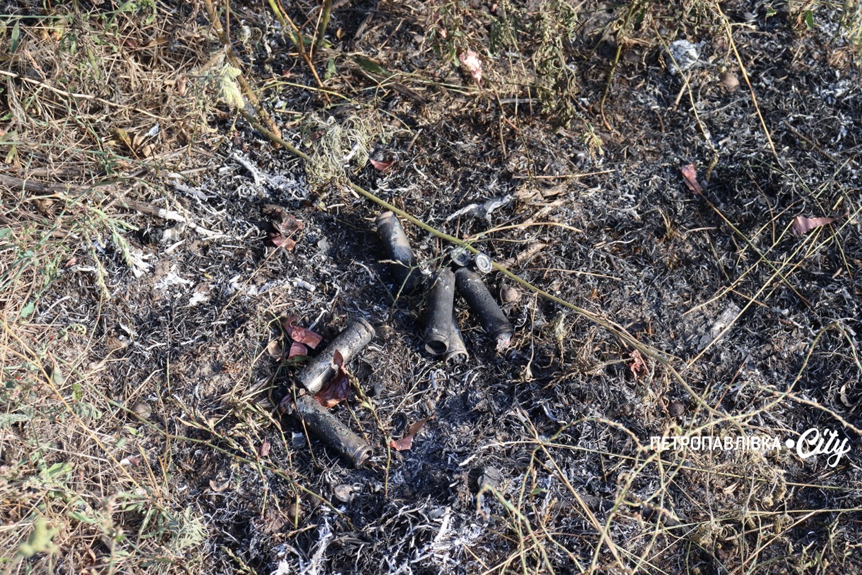 Ворог б’є дронами Петропавлівську громаду: під вогнем автівки та карета швидкої допомоги (ВІДЕО)