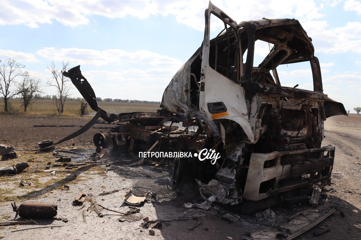 Ворожий безпілотник атакував вантажівку неподалік Олександрополя (ВІДЕО)