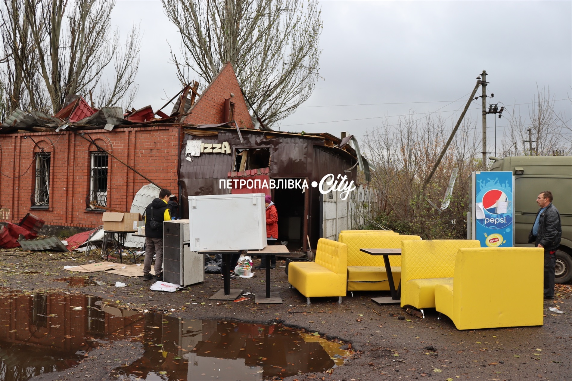 Ракети та шахеди на Петропавлівку: ворог вбиває цивільних людей