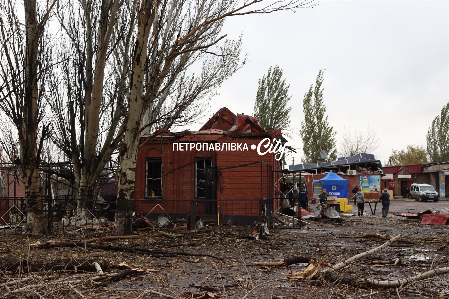Ракети та шахеди на Петропавлівку: ворог вбиває цивільних людей